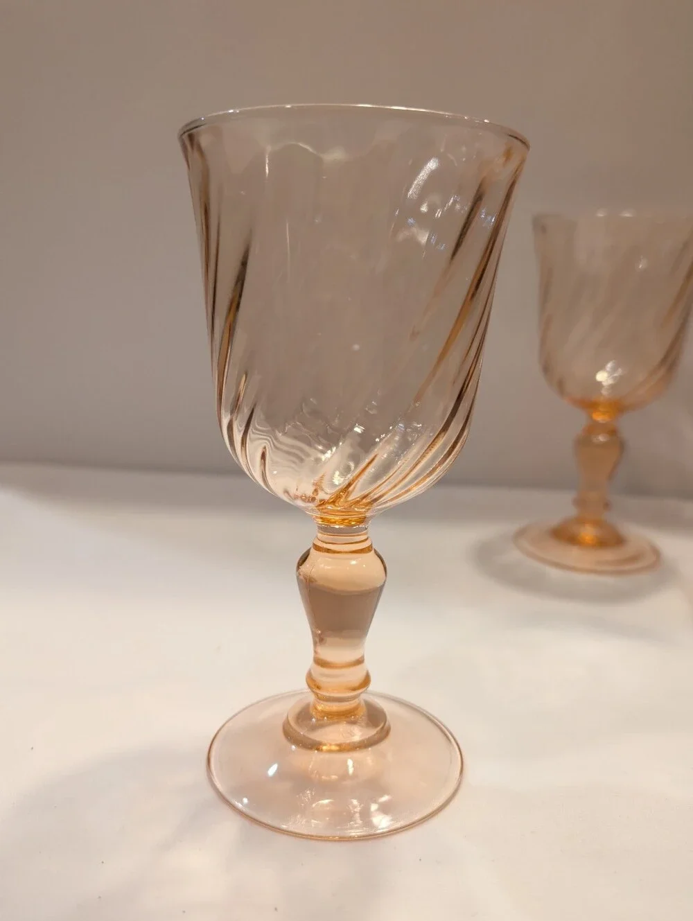 Water Goblets Set of 4 Rosaline Pink Swirl Arcoroc France 6.25″  Vintage 1970s